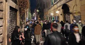 Trastevere denuncia dei residenti sputano sulle maniglie per attaccarti il covid