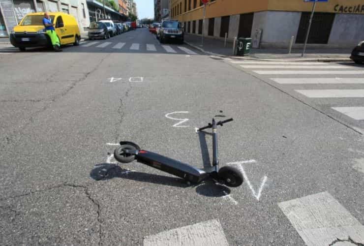 a milano incidente monopattino