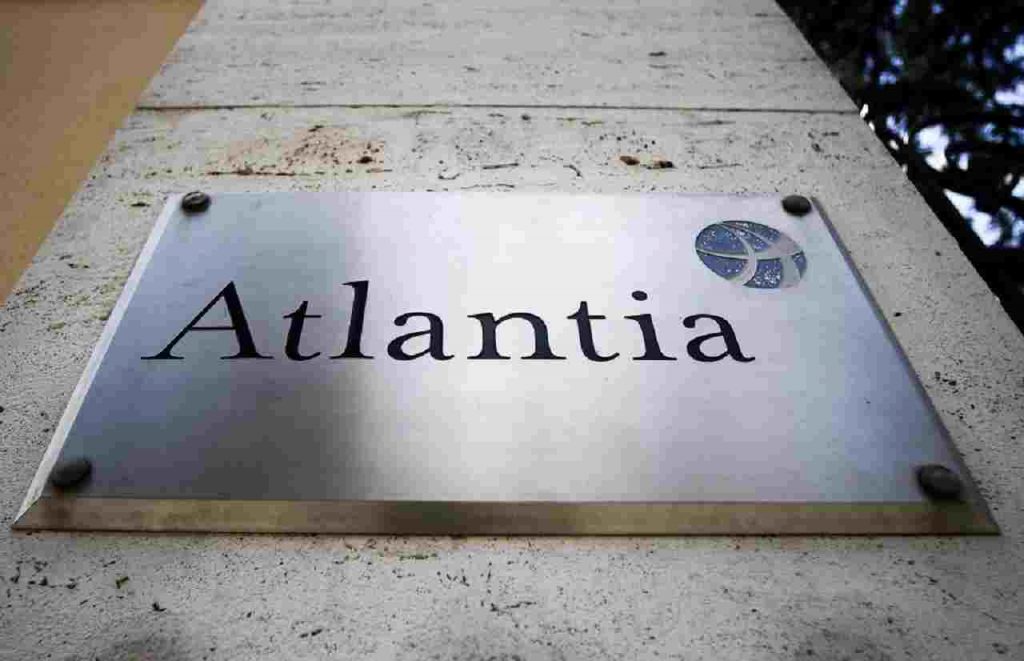 Conte: Atlantia fuori dall’azionario di Aspi, il titolo perde il 15% in borsa