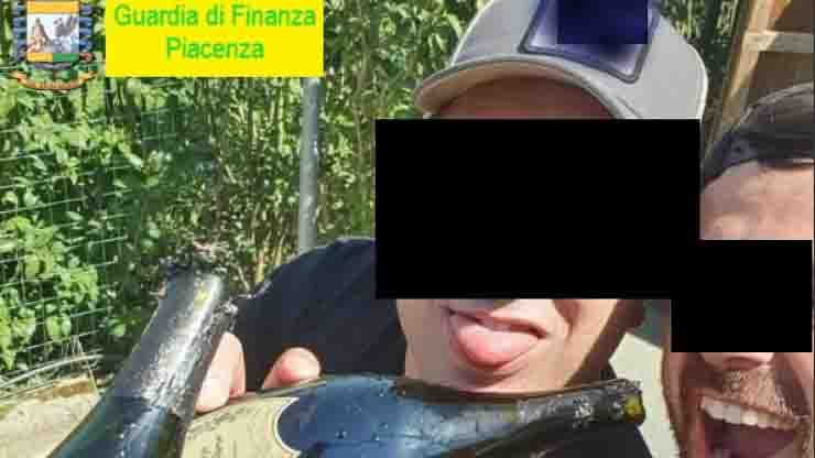 festini in piscina e droga carabinieri levante guardia di finanza piacenza intercettazioni