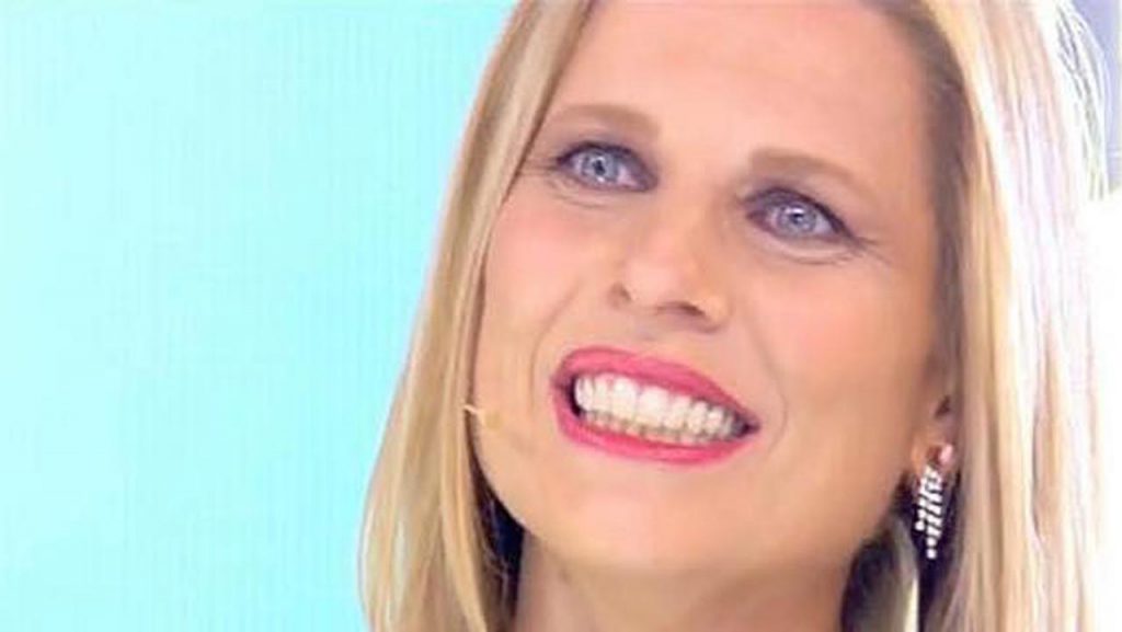 Laura Freddi si sposa: tra gli invitati anche l’ex fidanzato e la moglie