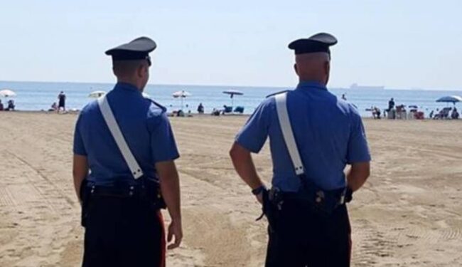 Lite in spiaggia: arrivano i Carabinieri