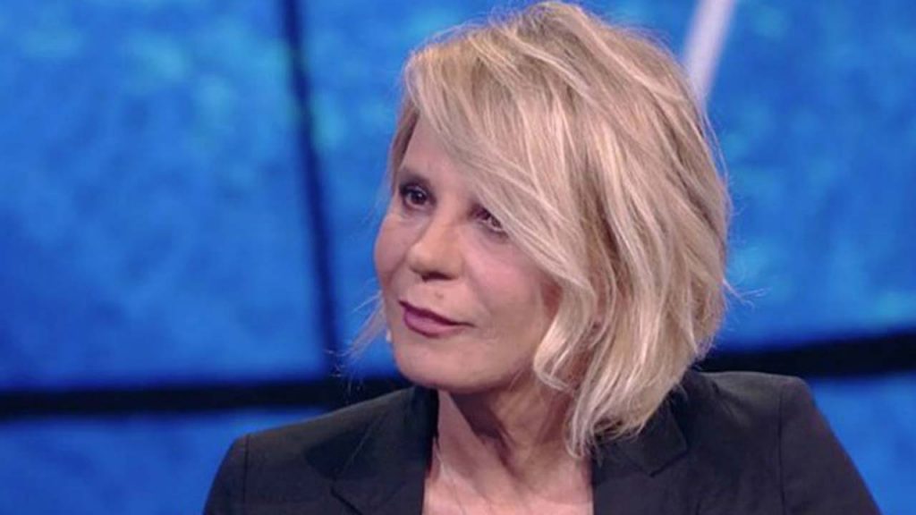 Maria De Filippi che fisico in costume! Sirenetta in bikini a 58 anni [FOTO]