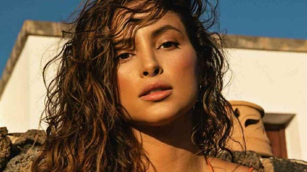 Mariana Rodriguez, l’amica speciale di De Martino esplosiva in costume: foto