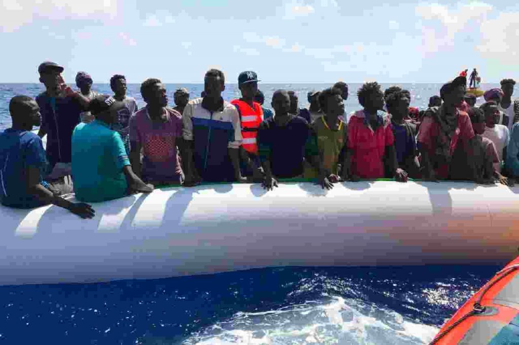 Stato di emergenza a bordo della Ocean Viking: l’Italia nega un porto di attracco