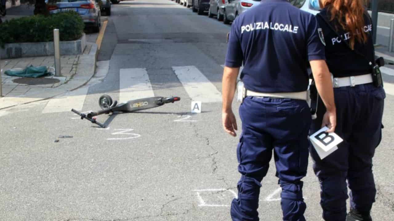 milano incidente monopattino