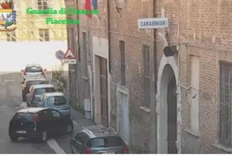 piacenza carabinieri arrestati - caserma sequestrata