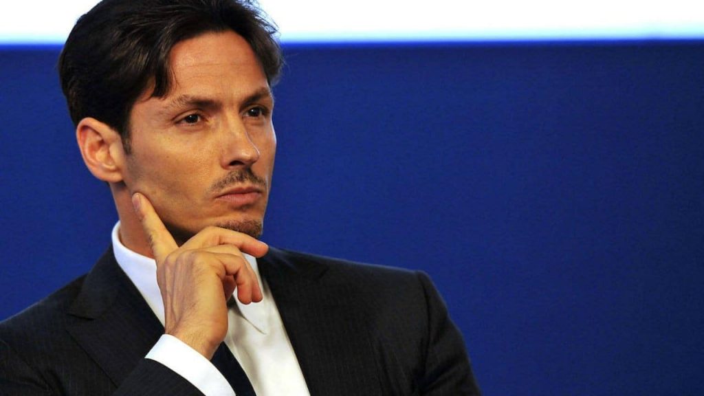 Pier Silvio Berlusconi tutto muscoli: il 51enne schianto al mare [FOTO]
