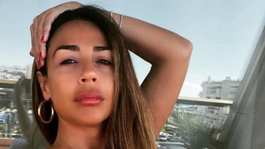 Raffaella Mennoia cede al dispiacere | Decalogo di sopravvivenza a Uomini e Donne