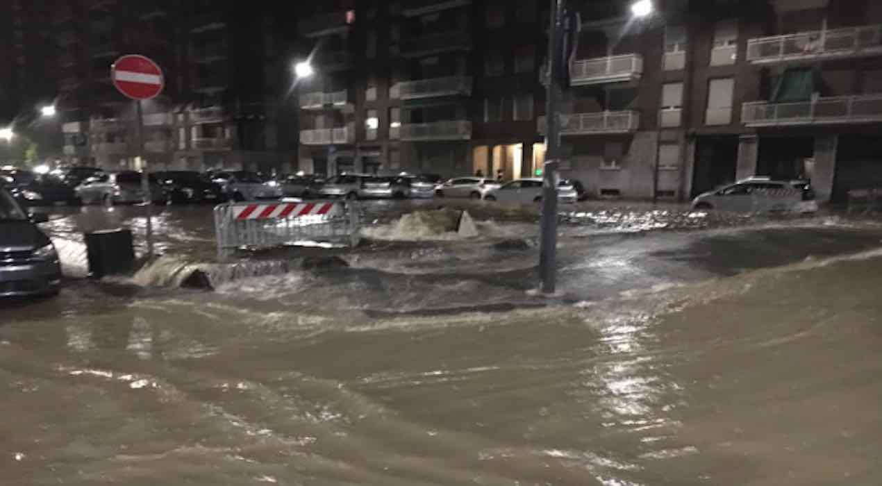 esonda fiume seveso, sottopassi allagati e disagi a milano