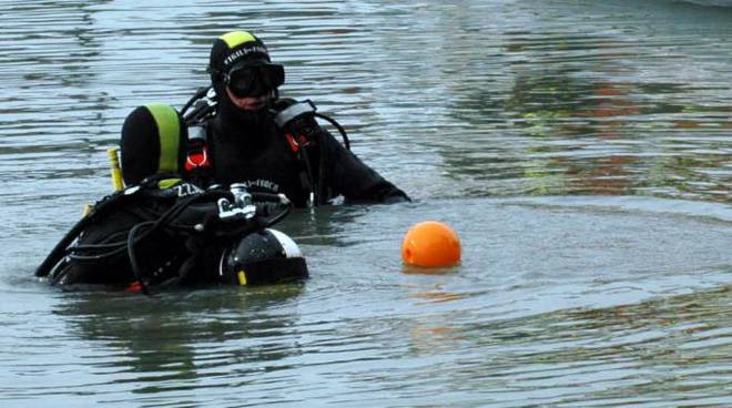 elicottero precipita nel Tevere a Nazzano Romano