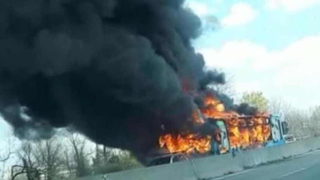 Terrore bus nel milanese, pm chiede 24 anni per dirottatore Sy