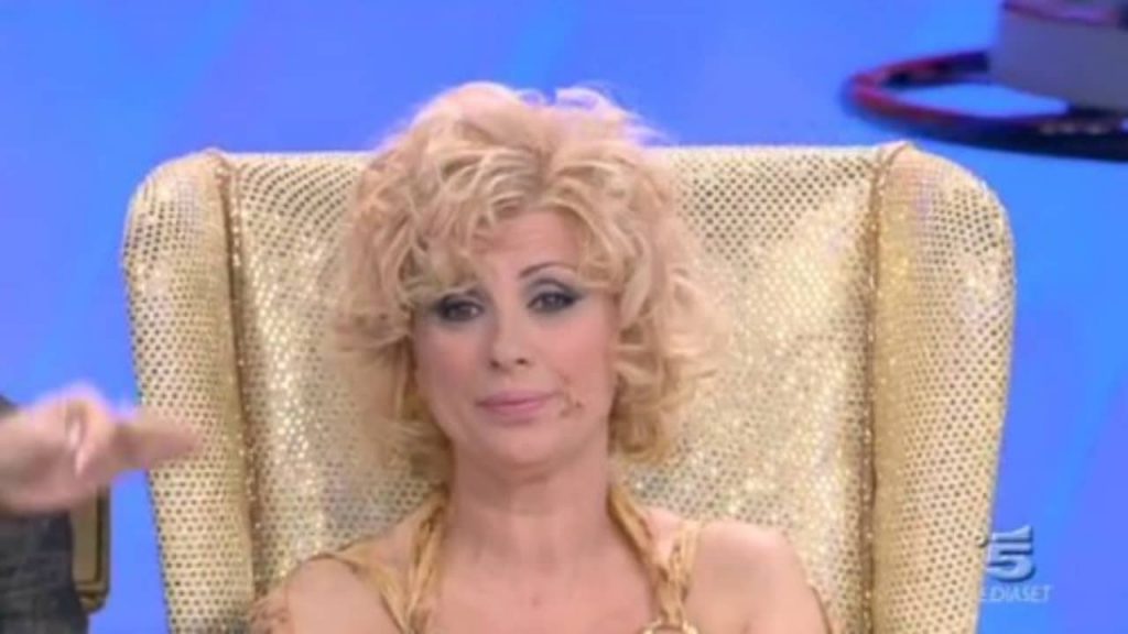 Uomini e Donne bomba, Tina pronta per il trono: dama over vamp