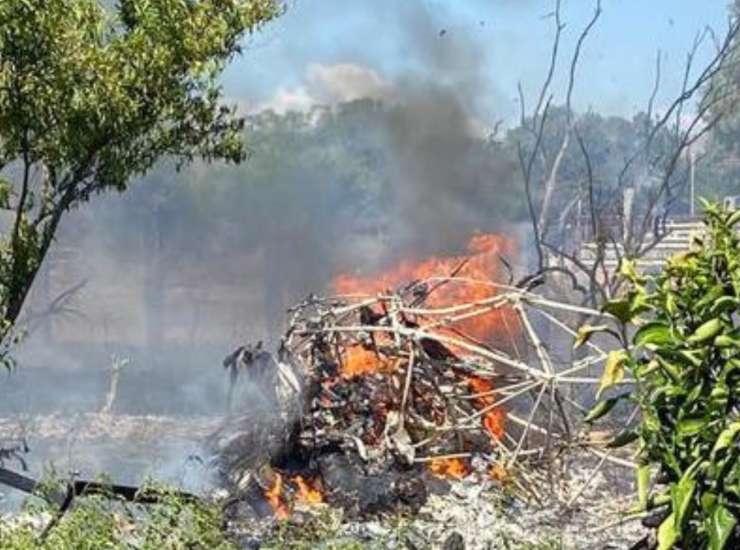 Aereo da turismo perde quota e precipita: morte due persone. Sul posto mezzi di soccorso ma nulla da fare per le due vittime