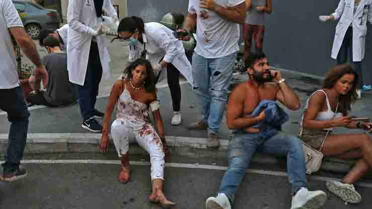 Beirut in lutto chiede verità feriti in strada