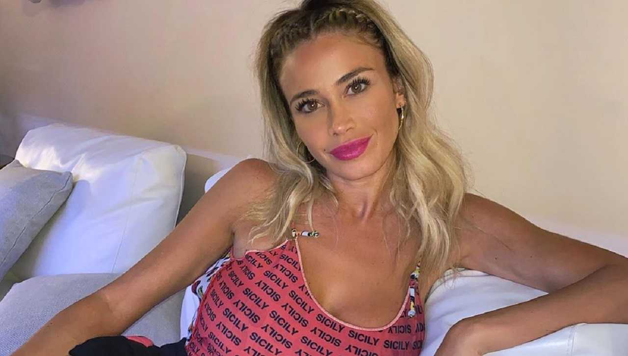 Diletta Leotta soccorsa in strada | Piccole difficoltà in vacanza | Video Diletta Leotta soccorsa in strada | Piccole difficoltà in vacanza | Video