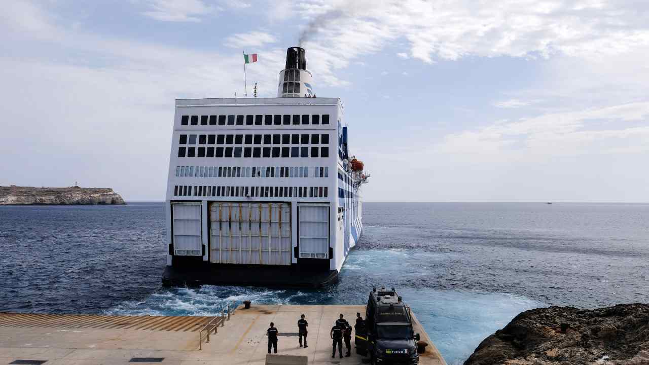 nave azzurra - meteoweek.com