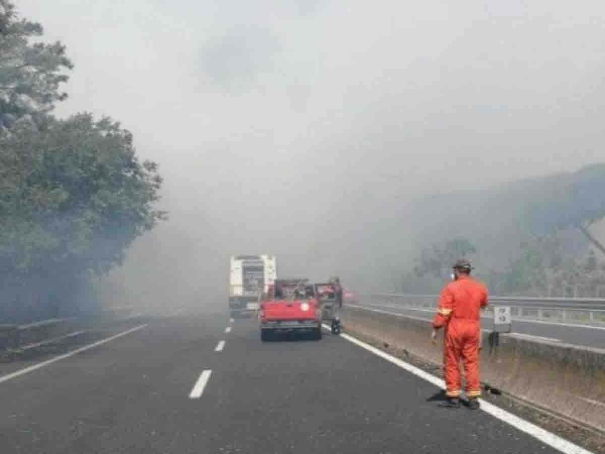 Incendio a Roma sull'Aurelia