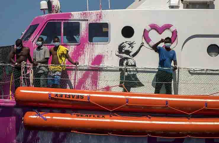 La nave di Banksy che salva i migranti