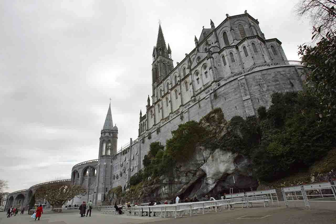 Fulmine colpisce la funicolare di Lourdes, 12 i feriti Fulmine colpisce la funicolare di Lourdes, 12 i feriti