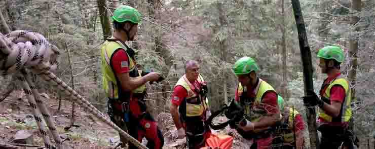 Precipita in un dirupo e muore cercatore di funghi a Tirano