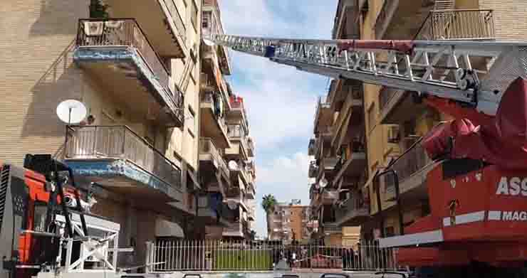 Ostia, minaccia di far saltare tutto in aria con una bombola del gas