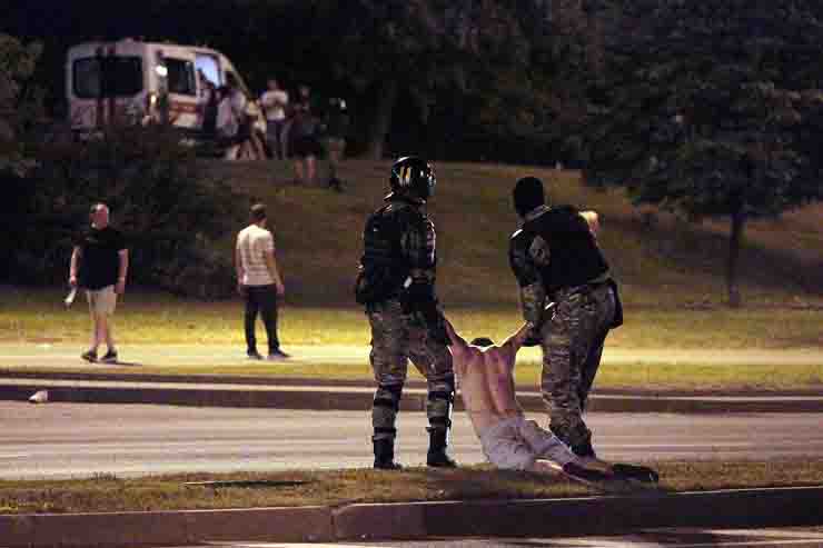 Proteste Bielorussia arresti repressione violenta 