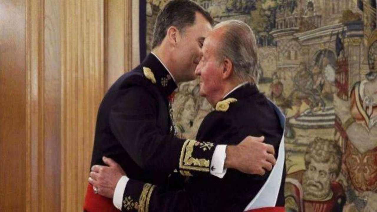 Famiglia Reale distrutta: “E’ finito in disgrazie” | pronto all’esilio Famiglia Reale distrutta: “E’ finito in disgrazie” | pronto all’esilio