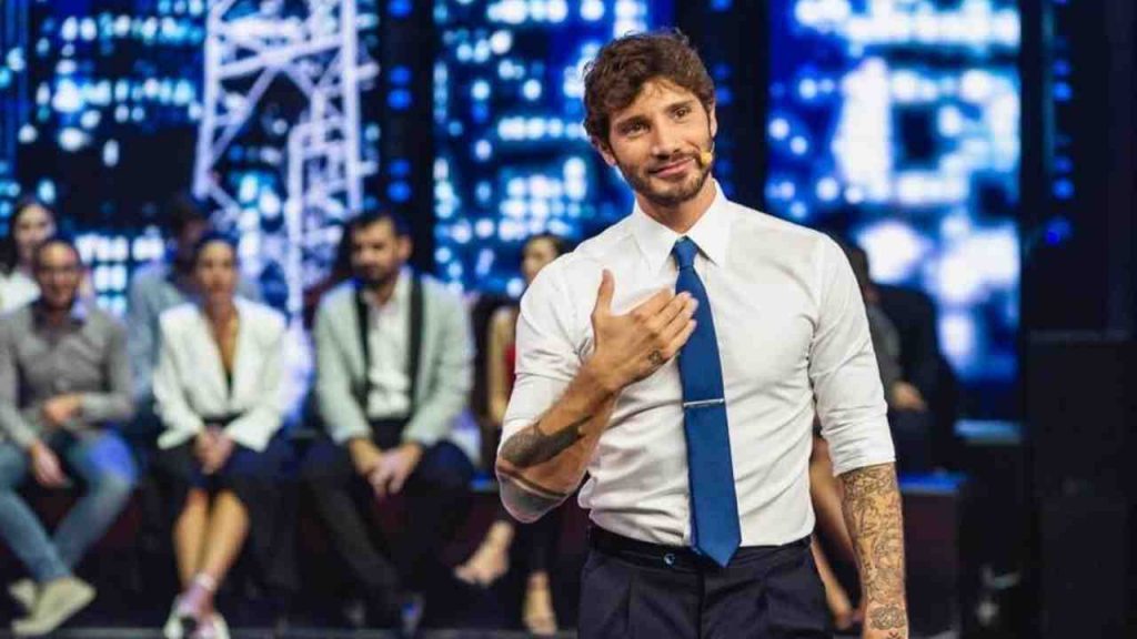 Stefano De Martino dimentica Belen | L’ultima foto infiamma il web