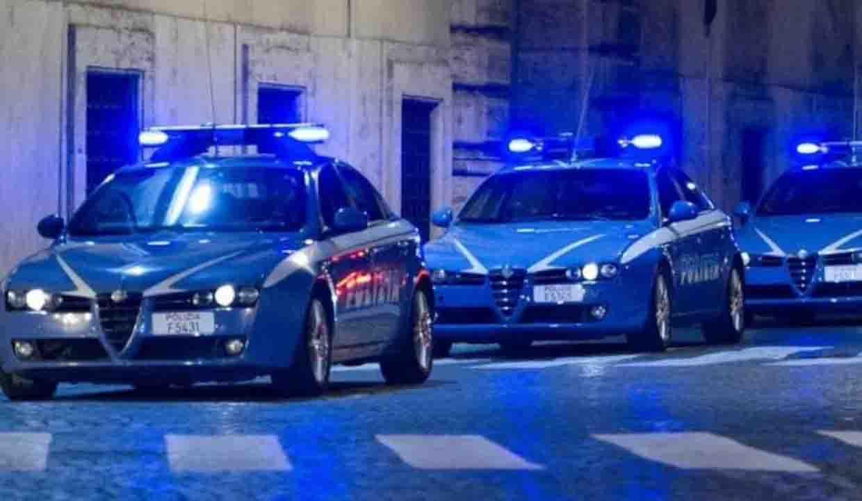 Uomo ucciso a martellate a Genova in questura i figli