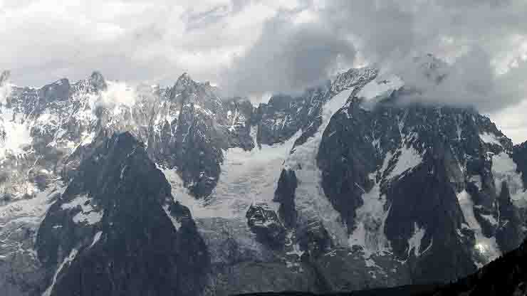Val Ferret evacuazione Monte Bianco ghiacciaio rischio crollo
