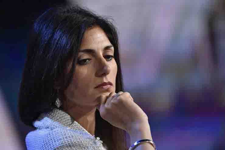 Sottosegretario Roma Virginia Raggi teme di essere commissariata