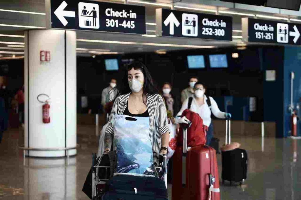 Abbandonata a 9 mesi vicino all’aeroporto, oggi 26enne chiede la verità