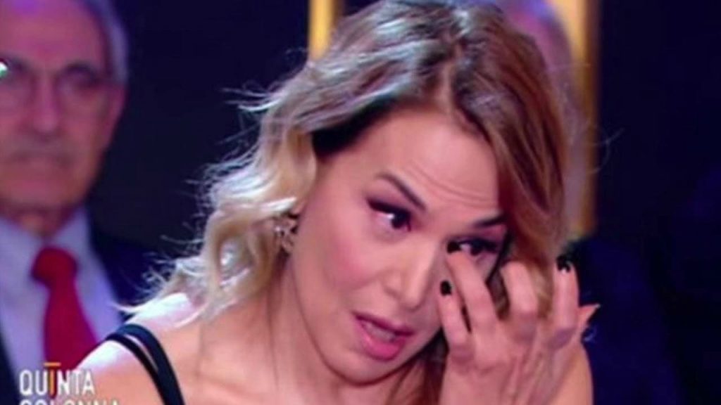Barbara D’Urso ha il cuore a pezzi: la conduttrice sofferente