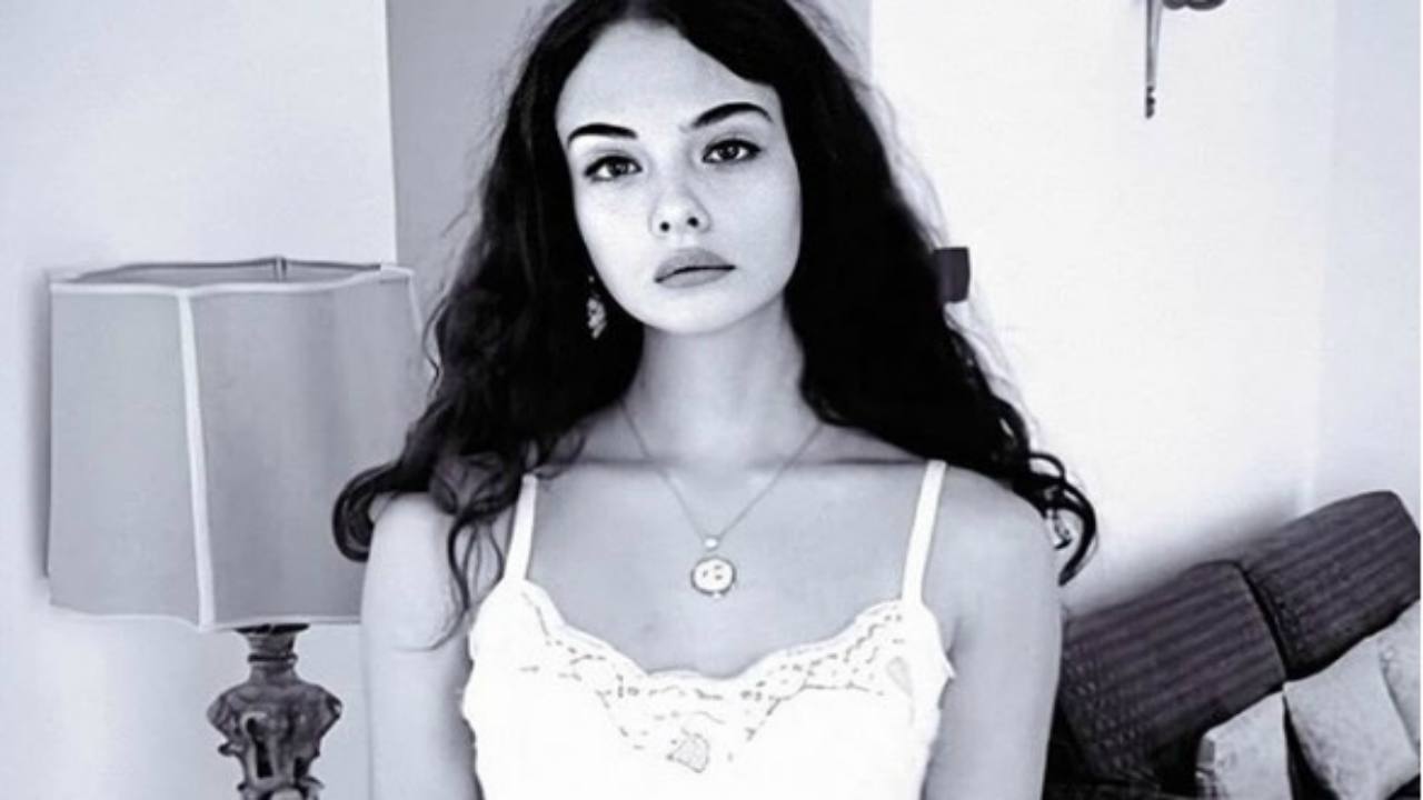 Monica Bellucci, la figlia Deva è rifatta? Spuntano le foto Monica Bellucci, la figlia Deva è rifatta? Spuntano le foto