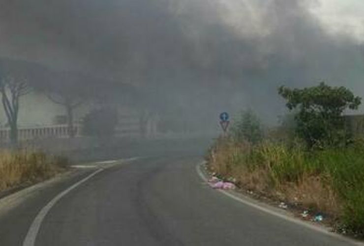 incendio sulla Pontina