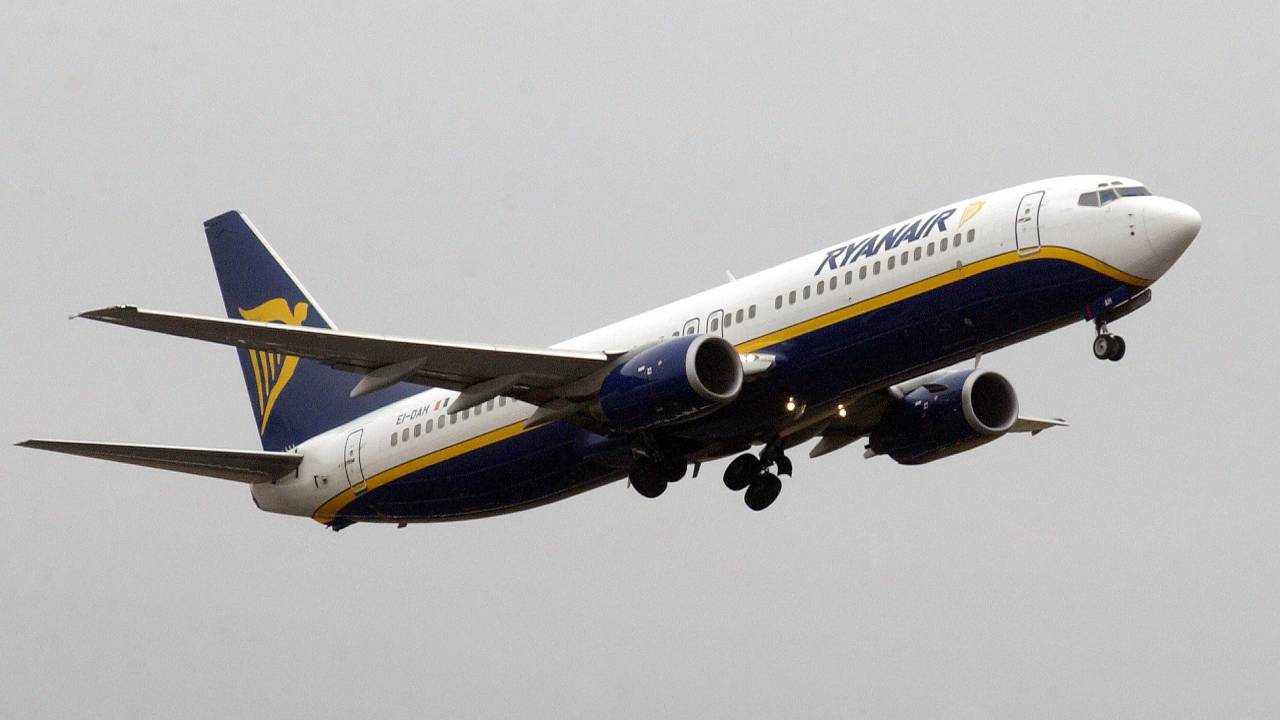 Allarme terrorismo su volo Ryanair, arrestati e poi rilasciati italiano e kuwaitiano