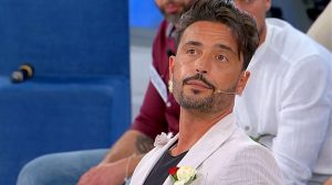 Armando Incarnato porta una croce