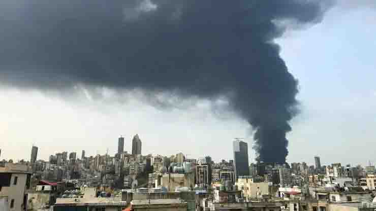 nuovo incendio a Beirut paura al porto
