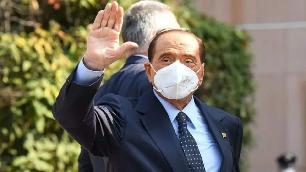 Berlusconi dimesso