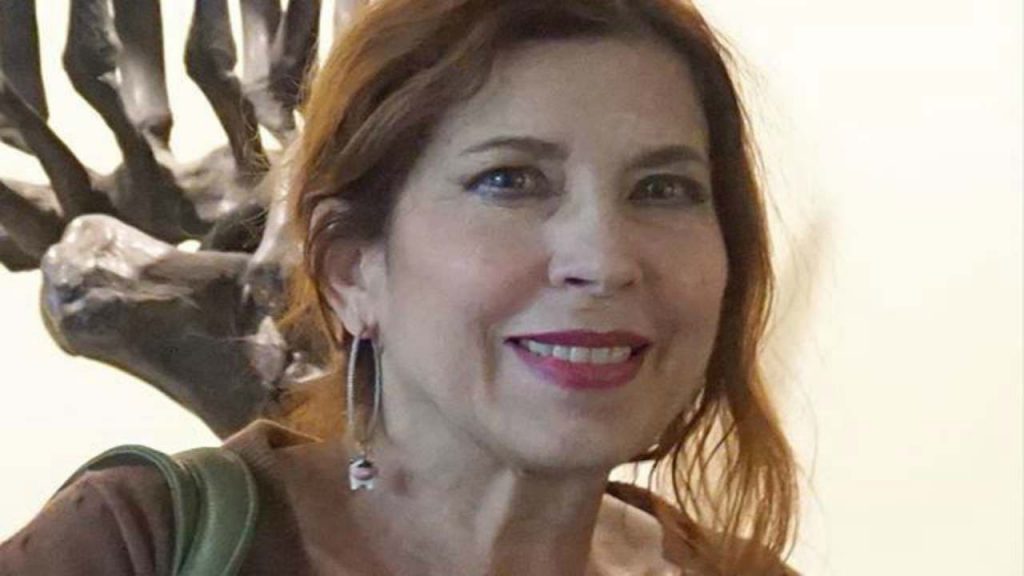 Lei è la mamma di una delle showgirl più belle , sono identiche : la riconoscete?