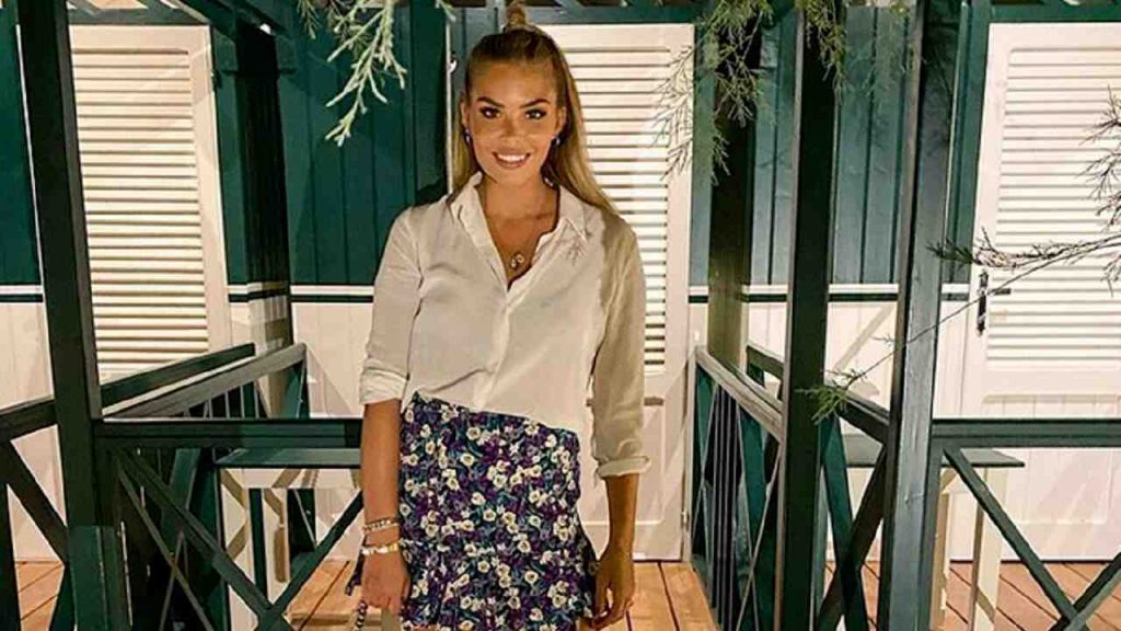 “Che coraggio a fare figli con Vieri”. Costanza Caracciolo indispettita da hater: “Patetico”