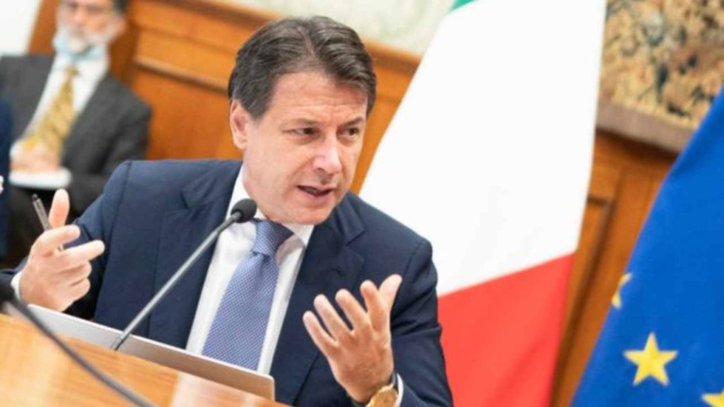 Conte: “Qualche regola in più, ma si torna in classe in sicurezza”