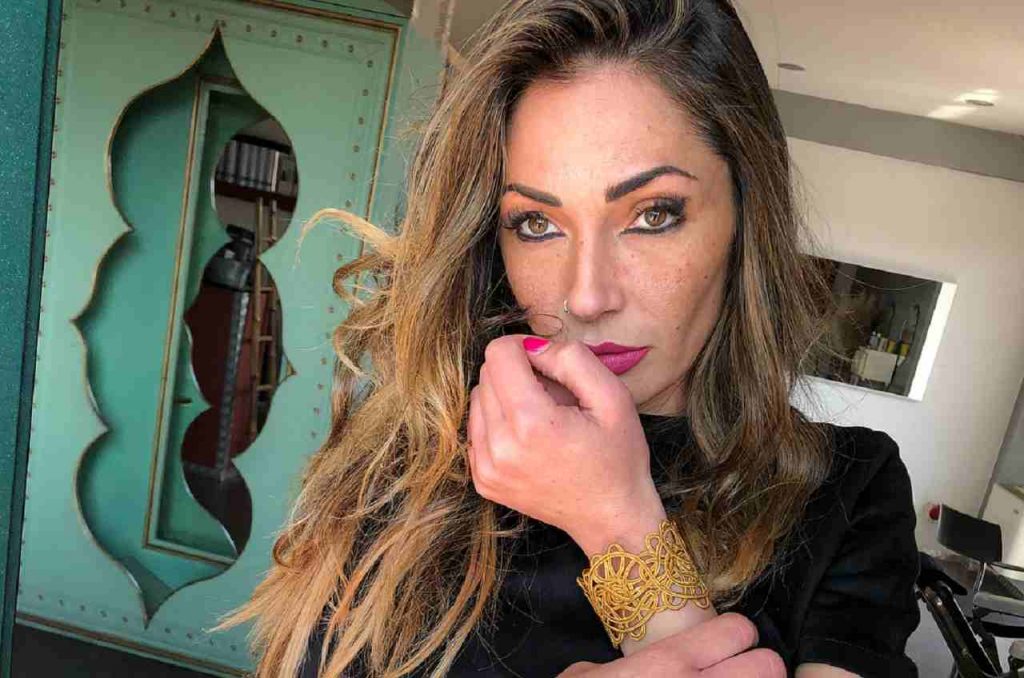Ida Platano sguardo basso | Dettagli nascosti fuori Uomini e Donne