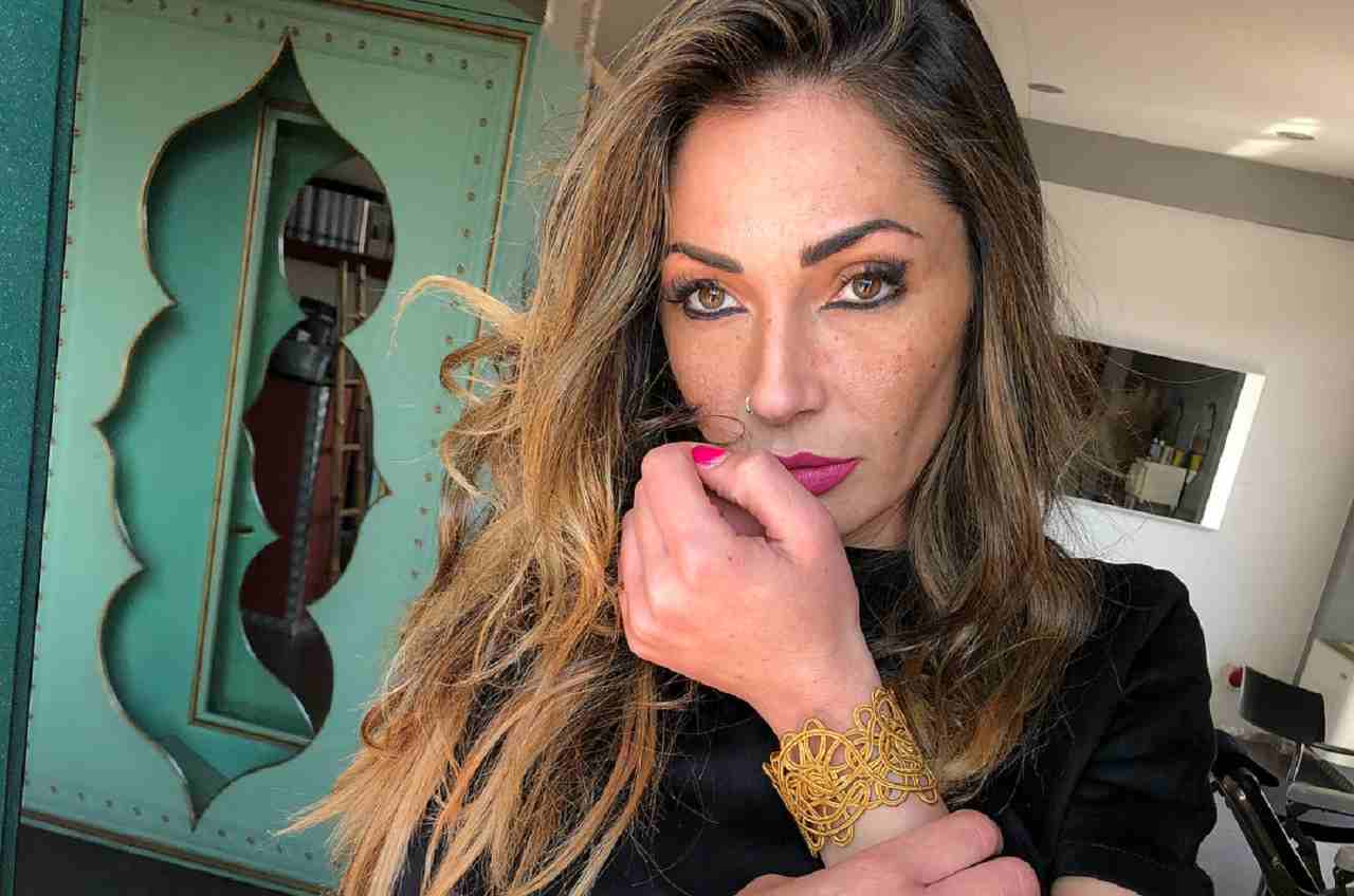 Ida Platano sguardo basso