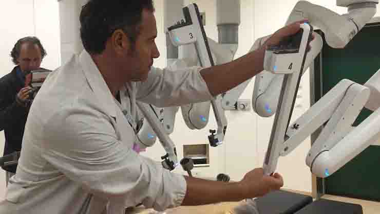Intervento di neurochirurgia robotica su un tumore a Padova
