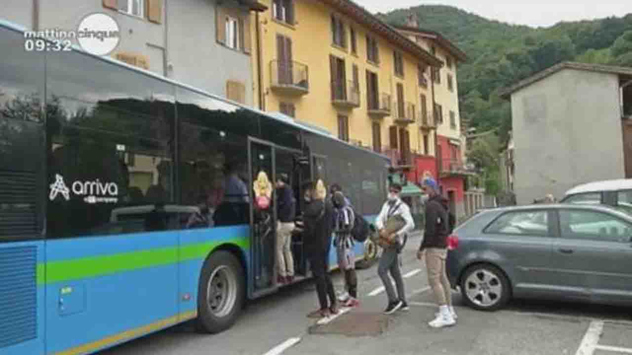 Lega: “Autobus per migranti solo a determinati orari”