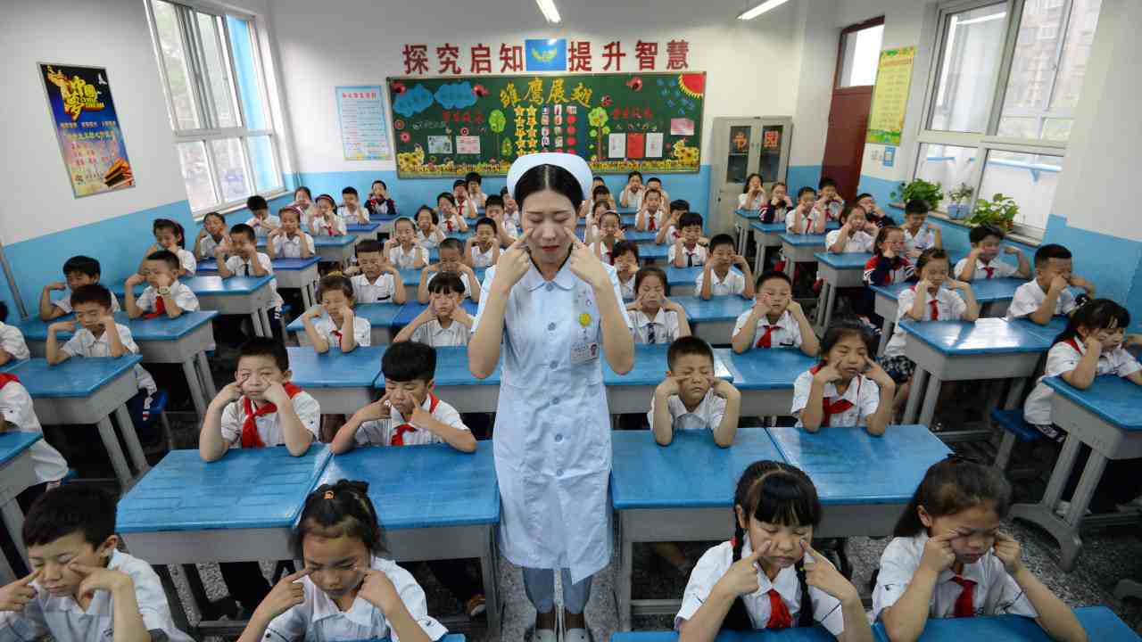 Si torna in classe a Wuhan senza obbligo di mascherina