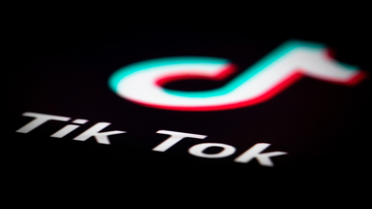 Video di un suicidio in diretta è ormai virale: TikTok non riesce a rimuoverlo