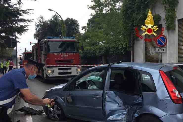 Bassano del grappa coppia in fuga dopo furto rolex rumena schiacciata da auto